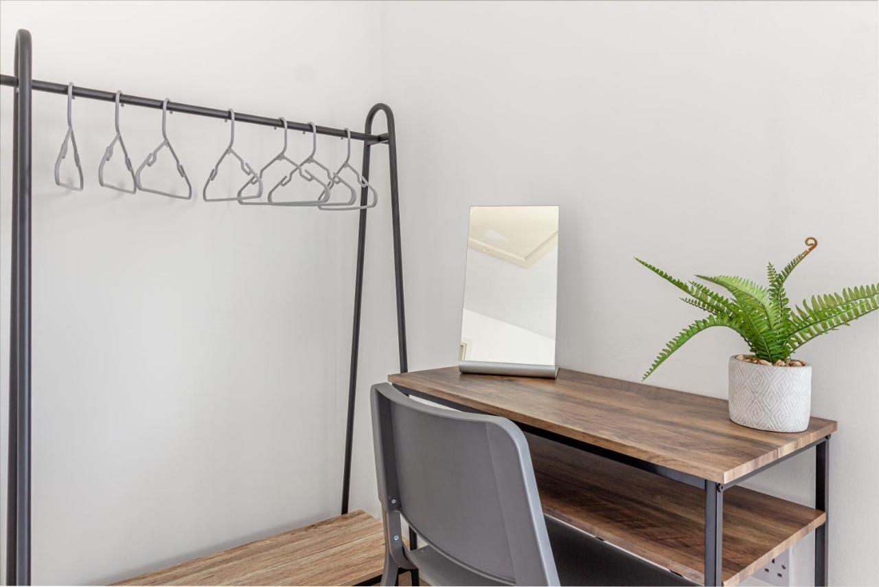 Liberty House - Perfect For Contractors - 2 Off-Road Parking Spaces Вулвергемптон Экстерьер фото